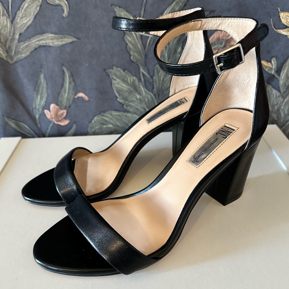 NWOT - INC International Concepts Kivah Two-Piece Sandal Heel
